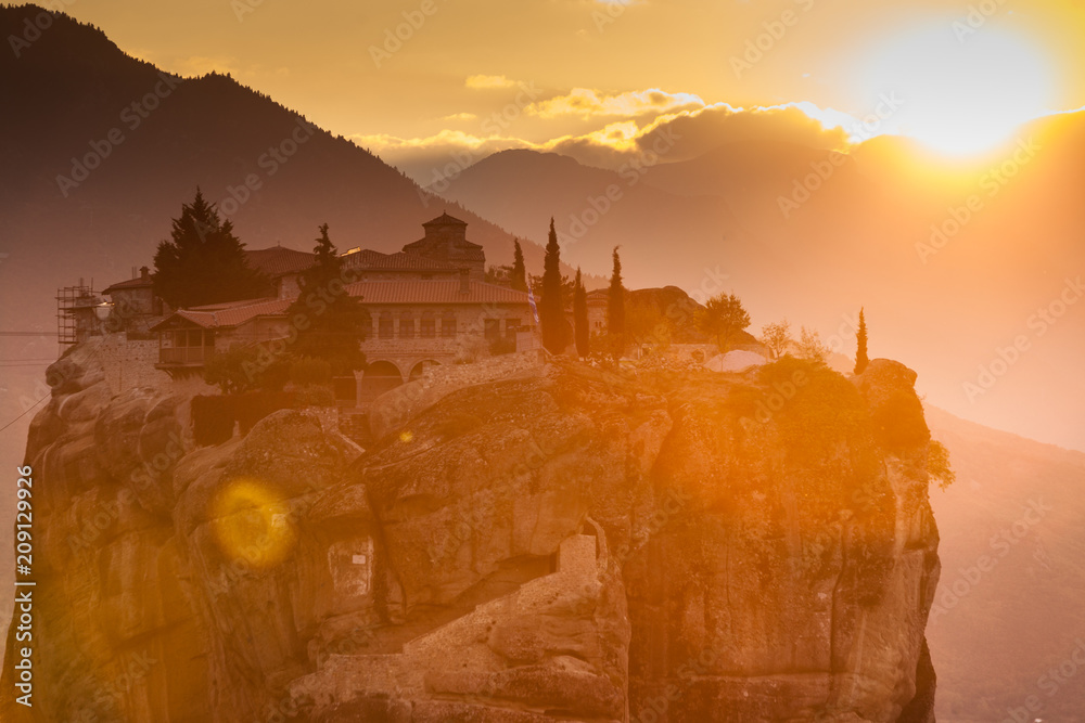 Obraz premium Monastery of the Holy Trinity i in Meteora, Greece
