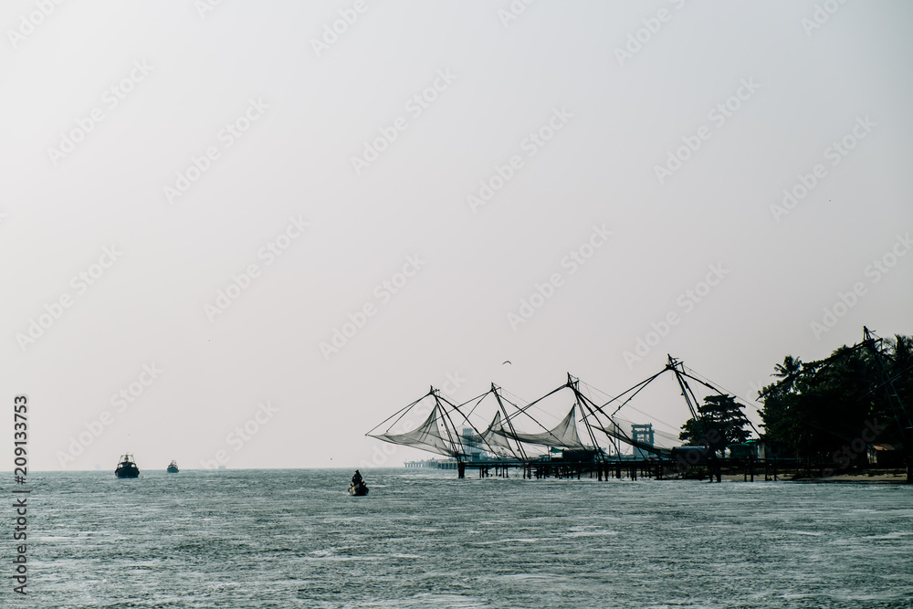 Naklejka premium Silhouette of chinese fishing nets in fort kochi during sunset.