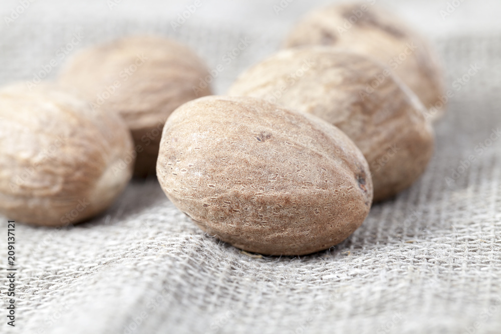 few fragrant nutmeg, few fragrant nutmeg,