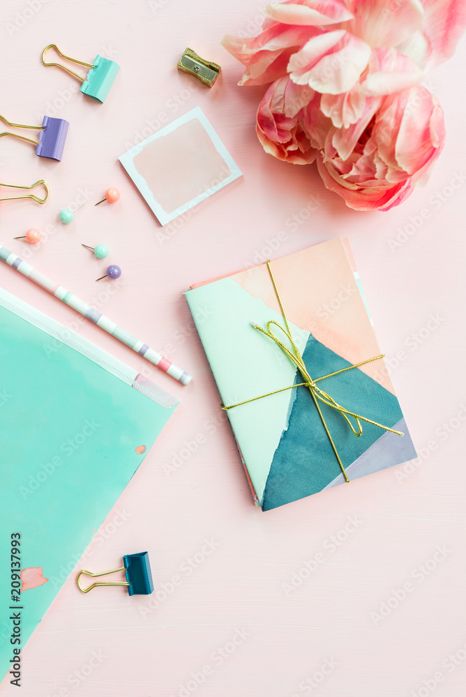 Empty Notebook for writing Dreams and Ideas, with different Stat