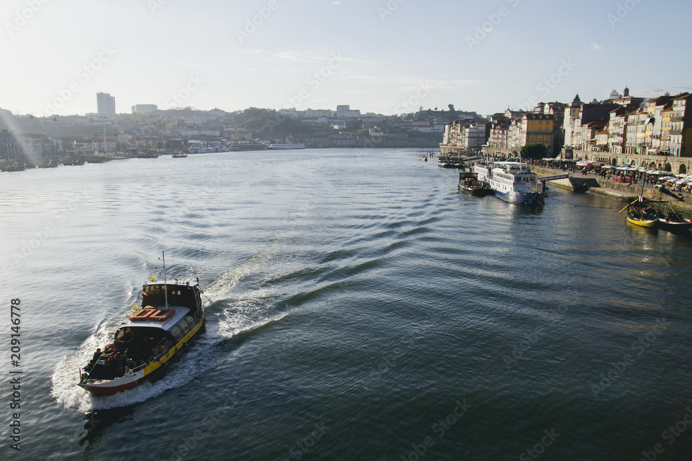 Naklejka premium Touristic boat in the Douro River in Oporto, Portugal