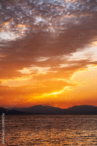 瀬戸内海　広島湾に沈む夕日