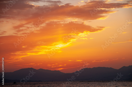 瀬戸内海　広島湾に沈む夕日