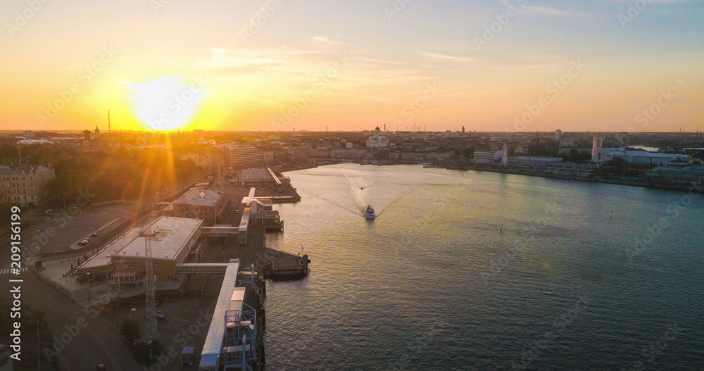 Fototapeta premium Boat leaving Helsinki south harbour