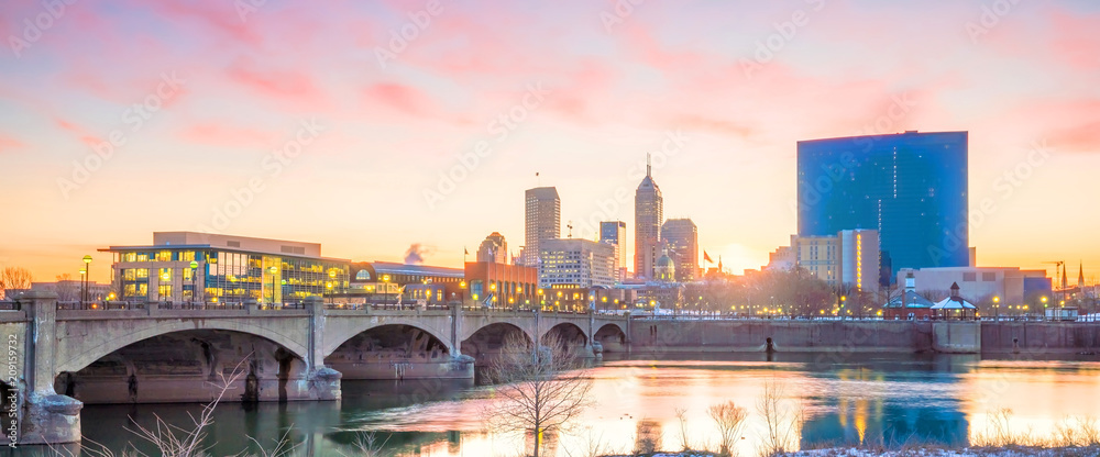 Obraz premium Downtown Indianapolis skyline at twilight