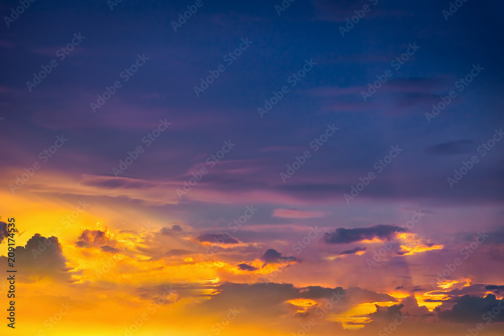 Fototapeta premium Colorful Beautiful blue sky with cloud formation background