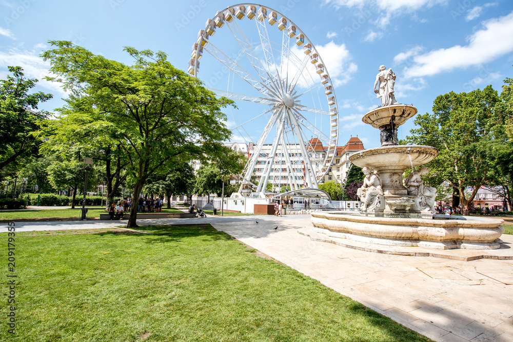 Fototapeta premium Elisabeth square with ferris wheel and fountain in Budapest, Hungary