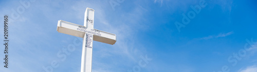 Biały krzyż na górze Krizevac
