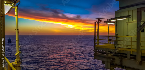 Offshore_ Sundown_ 4