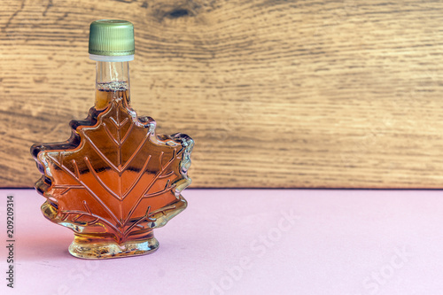 Foto Maple syrup in a bottle maple leaf shape. Suovenir from Canada.