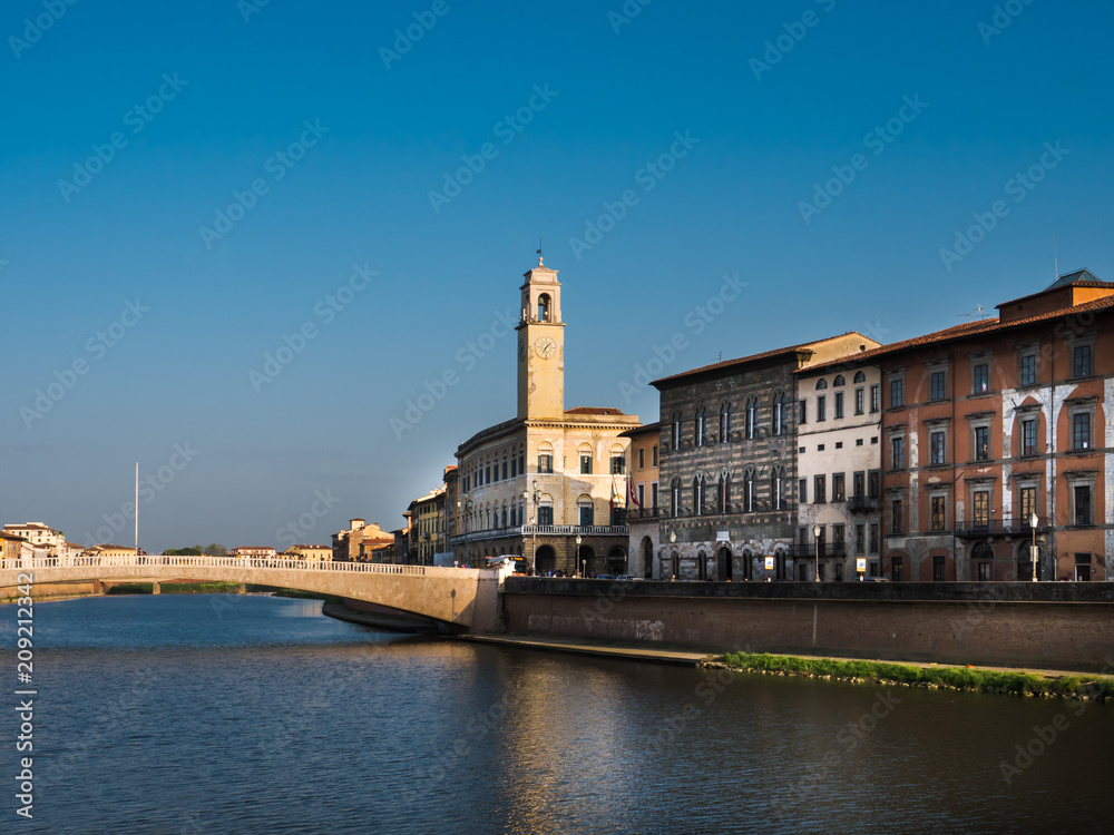 Ponte di mezzo and heritage buildings in Pisa