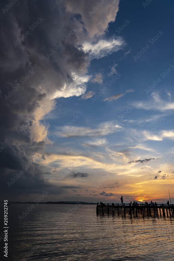 See Chiemsee bei Sonnenuntergang mit Steg See Chiemsee bei Sonnenuntergang mit Steg