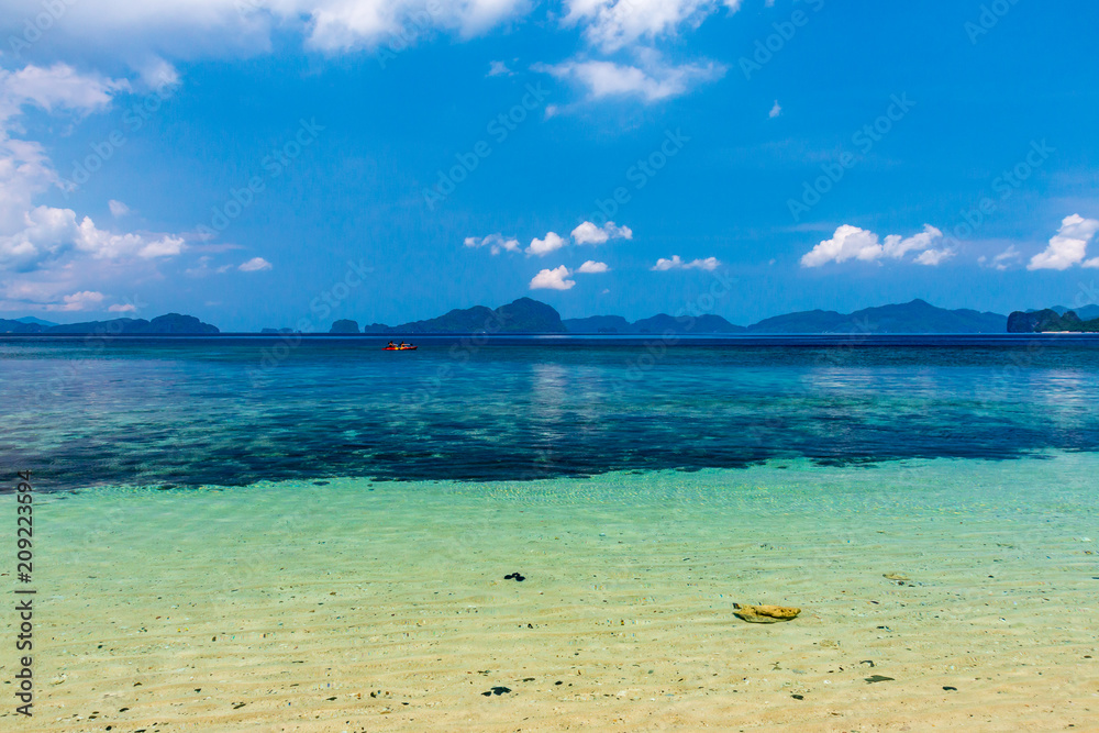Obraz premium A beautiful empty tropical sandy beach