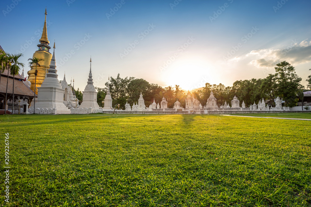 Obraz premium Wat Suan Dok is a Buddhist temple (Wat) in Chiang Mai, northern Thailand.