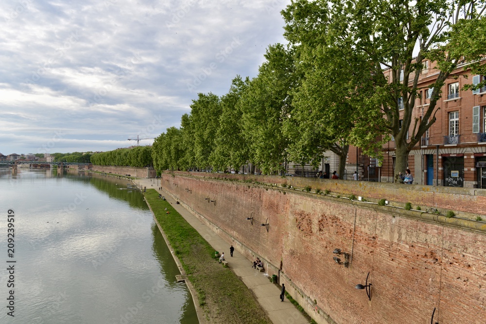 toulouse ガロンヌ川の風景