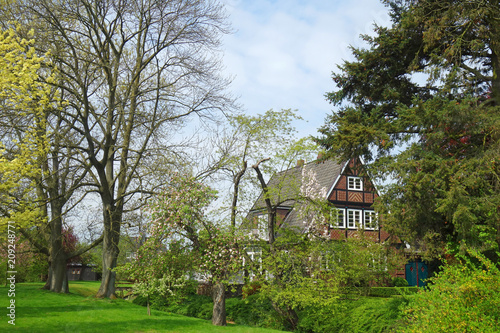 Versteckt liegendes Wohnhaus im Alten Land photo