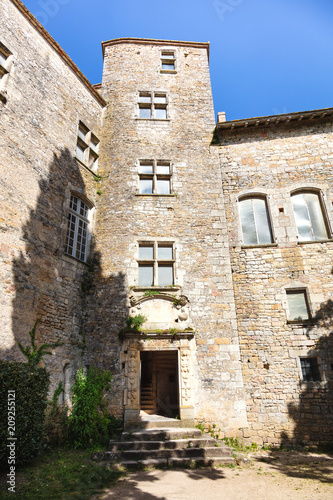 Chateau de Bruniquel Tarn  Midi-Pyr  n  es  Occitanie  France