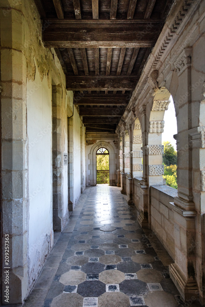 Couloir exterieur du chateau de Bruniquel,Tarn, Midi-Pyrénées, Occitanie, France