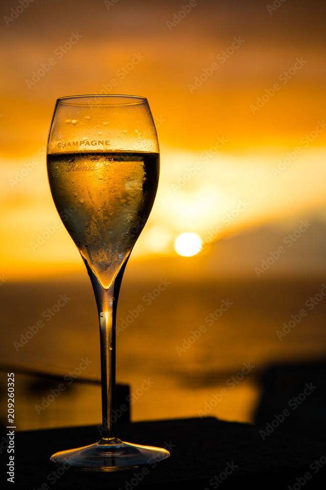 Champagne Sunset, Chin Chin