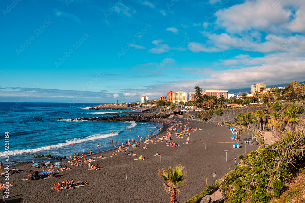 Der Playa Jardin ist der beliebteste Strand in Puerto de la Cruz auf Teneriffa.