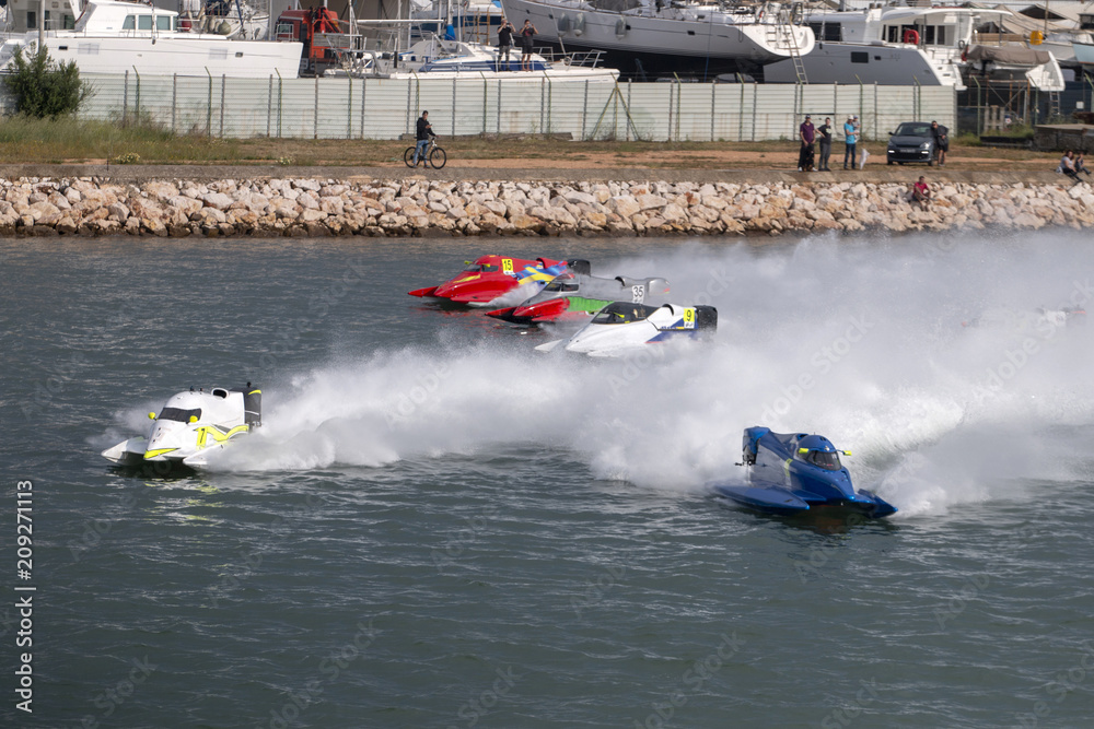 Fototapeta premium fast powerboat racing