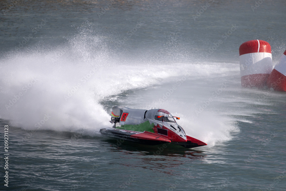 Fototapeta premium fast powerboat racing