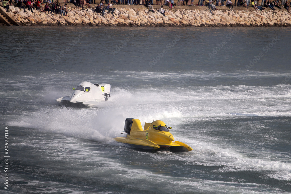 Fototapeta premium fast powerboat racing