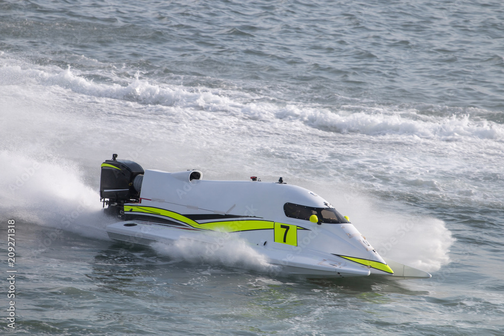 Fototapeta premium fast powerboat racing