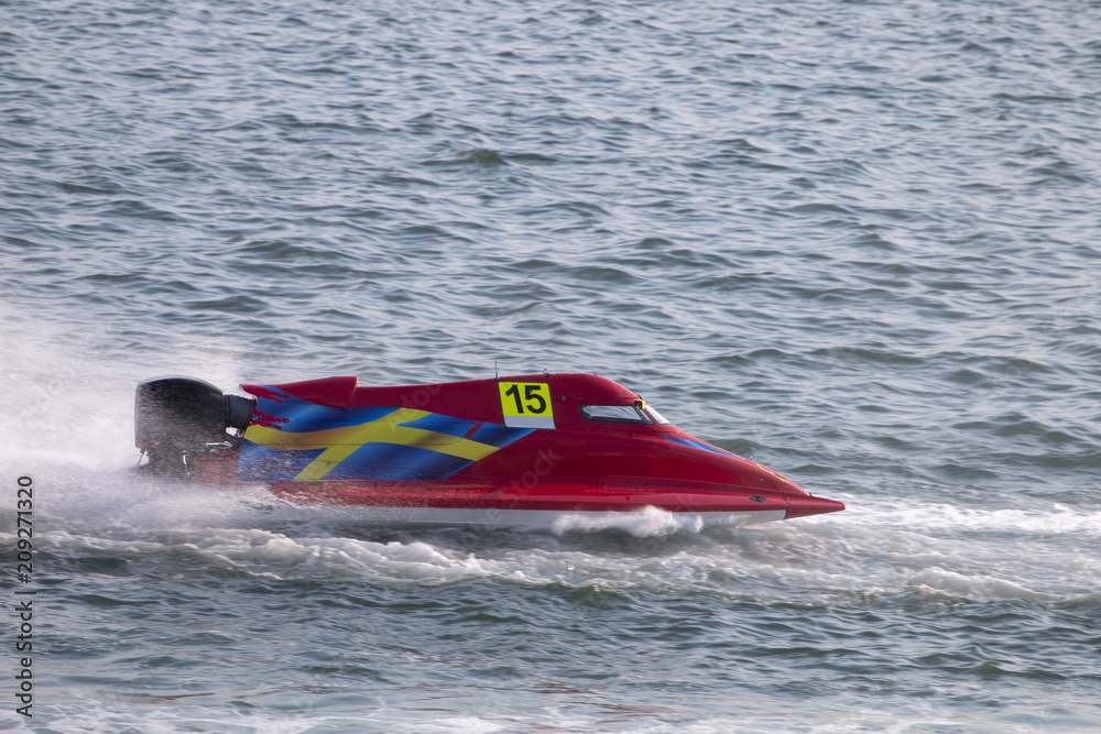 Fototapeta premium fast powerboat racing