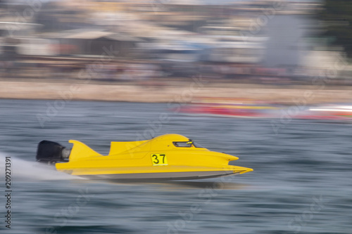 fast powerboat racing