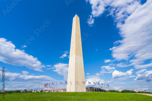 Fototapeta washington dc,Washington monument on sunny day with blue sky background