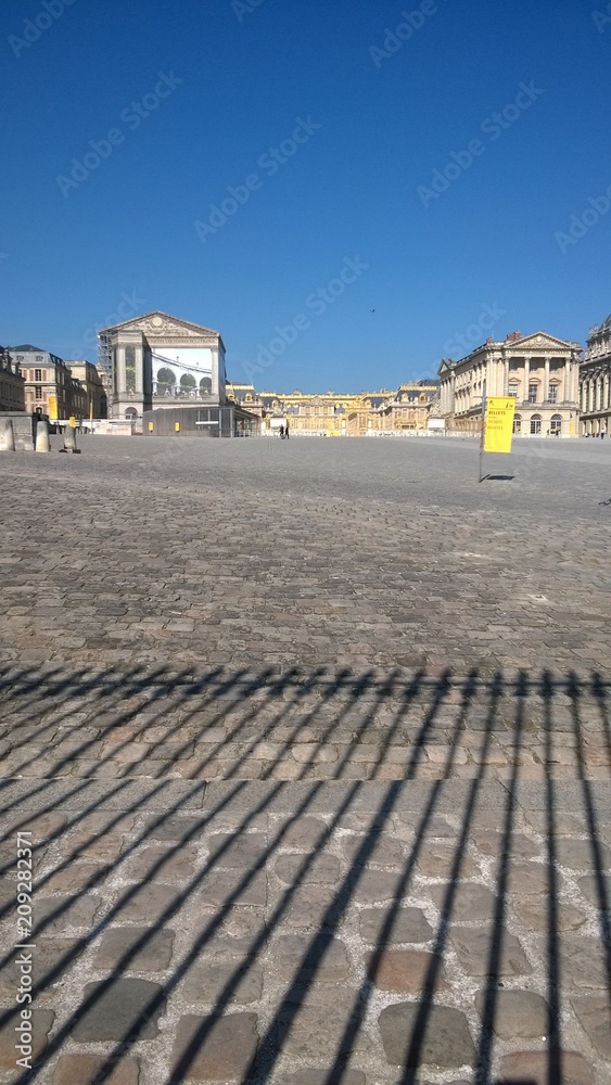 Allein in Versailles Allein in Versailles