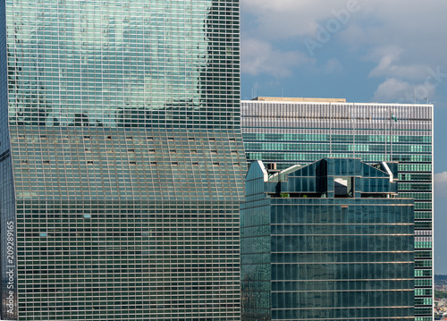 Hundreds of office windows in New York skyscraper