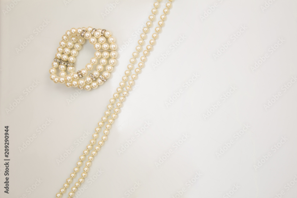 Accessories of pearls Accessories of pearls