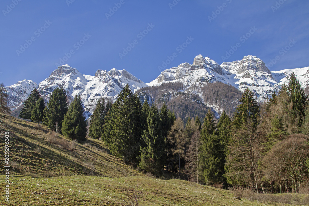 Die Vigolanaberge sind eine Gebirgsgruppe im Trentino mit Gipfeln, die bis fast 2200 m aufragen und zu den Vizentiner Alpen gehören