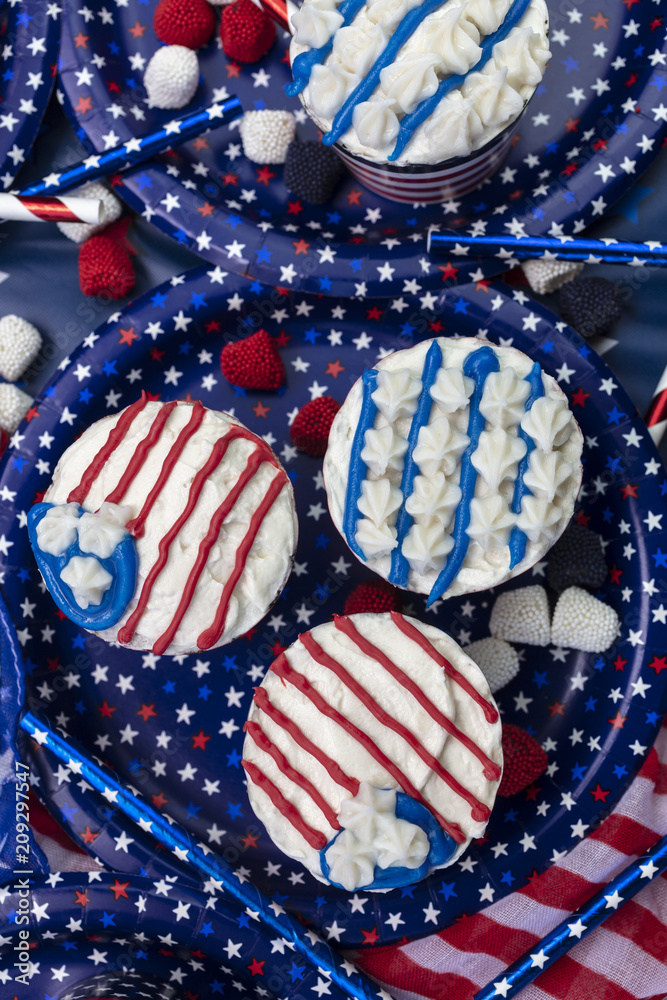 Obraz premium Decorated Cupcakes for the Fourth of July Celebration