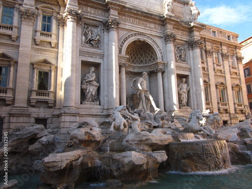trevi fountain