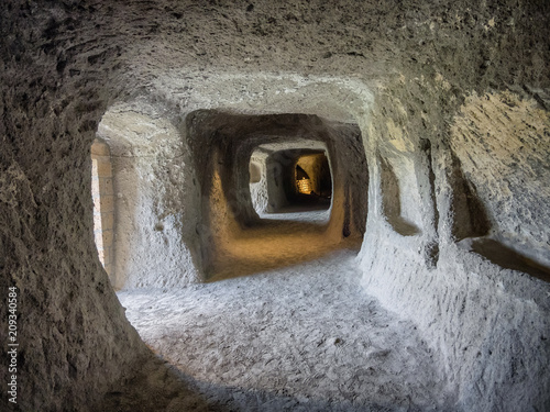 Canvas-taulu Etruscan caves under Orvieto made for breeding birds and defence Umbria