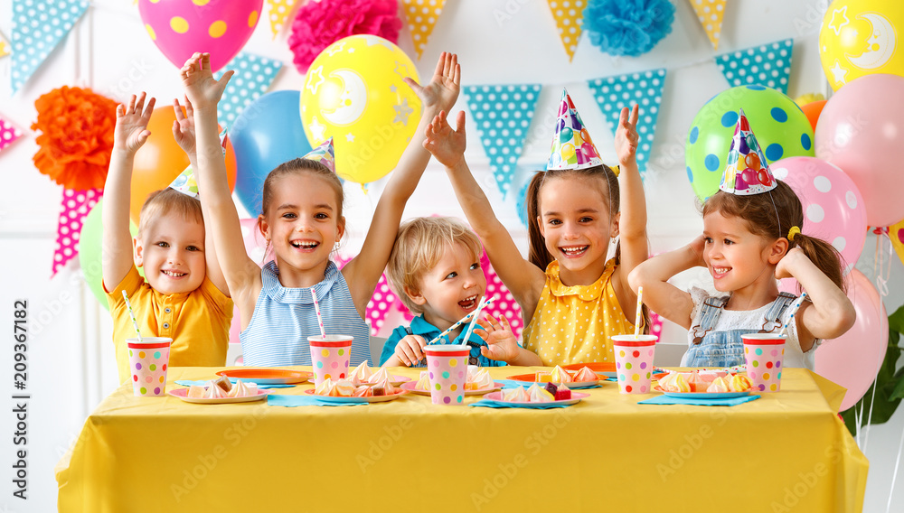 Fototapeta premium n's birthday. happy kids with cake