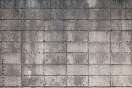 汚れたコンクリートのブロック塀