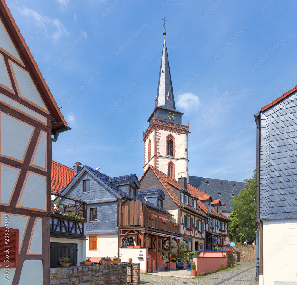 Obraz premium Oberursel im Taunus, Altstadt mit St. Ursula Kirche