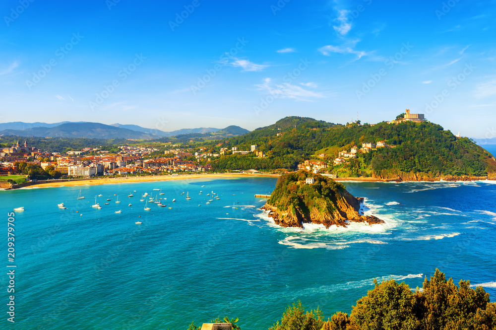Fototapeta premium San Sebastian (Donostia) city, view of La Concha bay, Spain