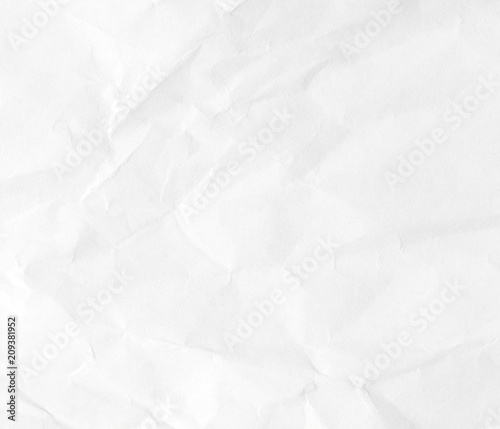 Tło jest białe. Tekstura papieru z załamaniami i wgnieceniami, stara i zniszczona.