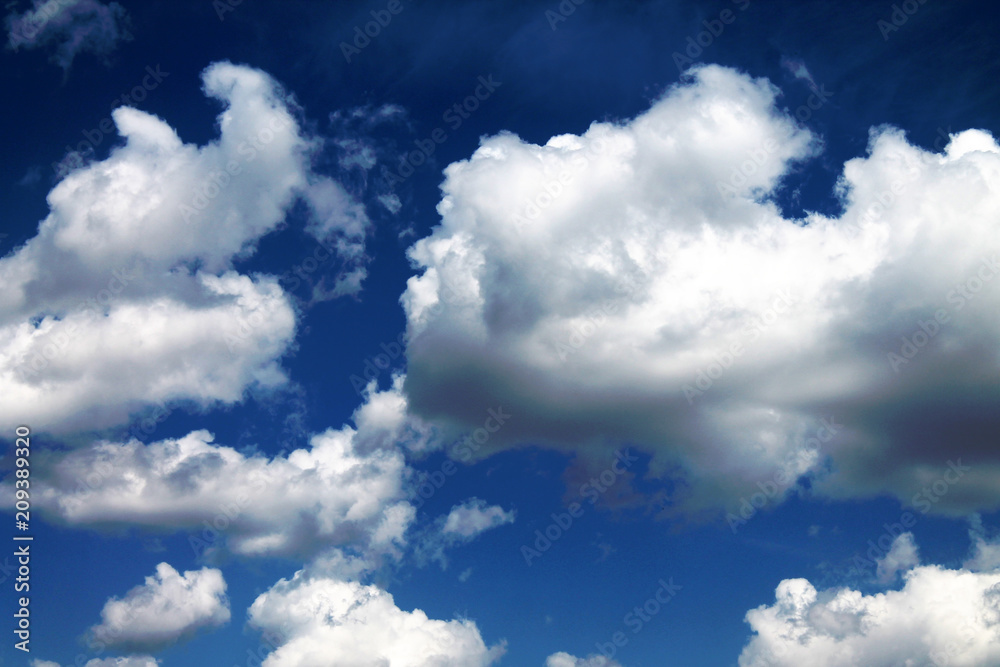 Obraz premium white clouds against blue sky