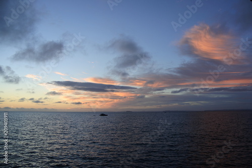 Fototapeta Naklejka Na Ścianę i Meble -  Sun rising on the sea