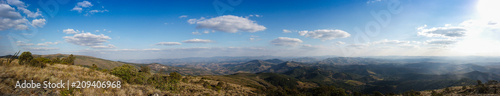 Panoramic image - Hills, horizon, sky and beautiful landscape - Montanhas, horizonte e bela paisagem