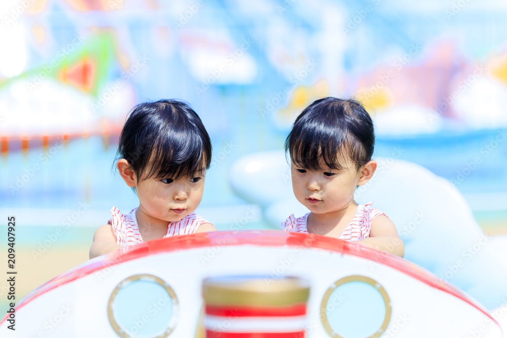 姉妹の双子 姉妹の双子