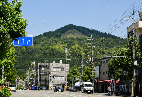 Plakat 新緑の大文字山 銀閣寺道より（京都・日本）