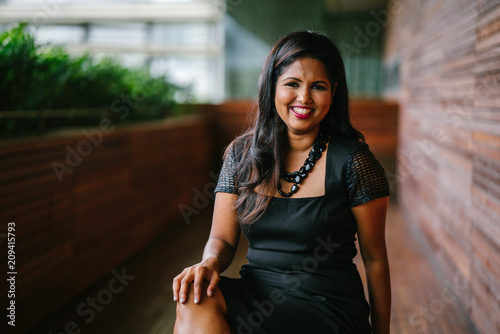 Quadro em tela Corporate portrait head shot of a confident and attractive Indian Asian business woman