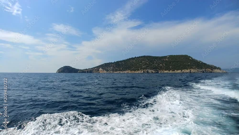 The motion in the sea on the island background
